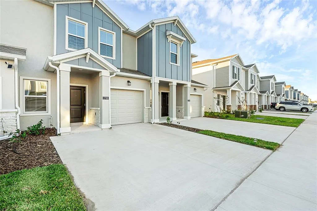 3 bed, 2.5 bath, 1700 sqft, $2,050 — Photo 2