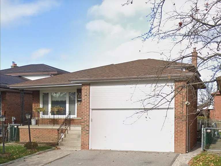 22 Glendinning Ave #LOWER — Photo 1