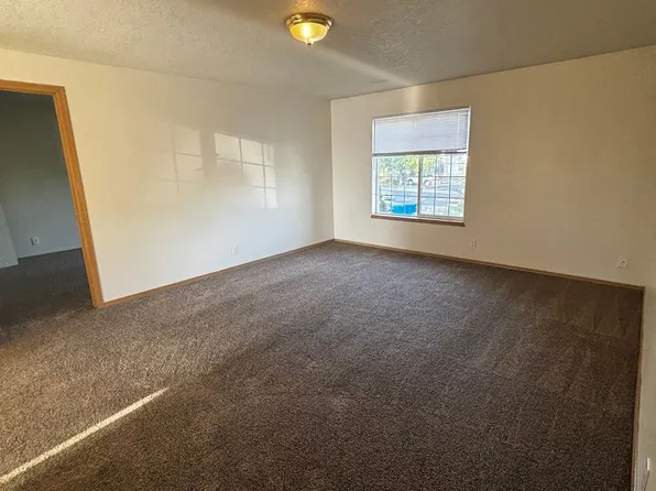 sev438, 438 NW 17th St APT 02, Redmond, OR 97756