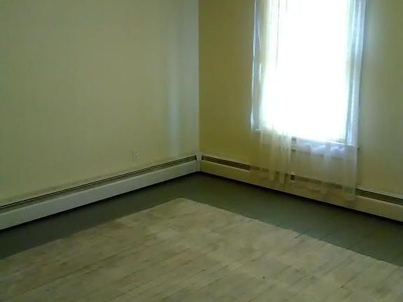 3rd image of 435 Schuyler Ave