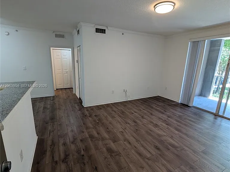 6831 SW 44th St #203 — Photo 3