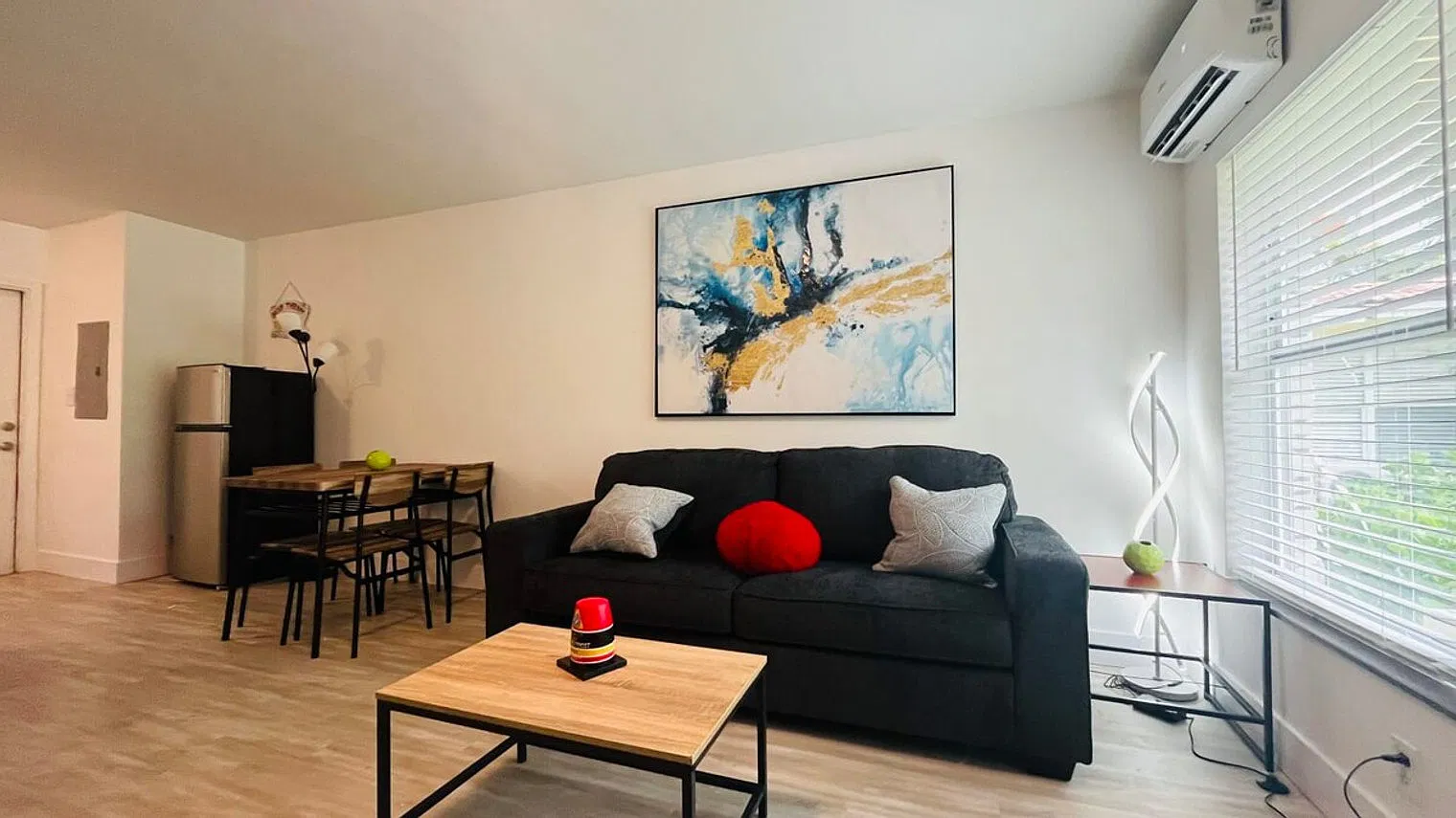 1 bed, 1.0 bath, 688 sqft, $3,536 — Photo 3