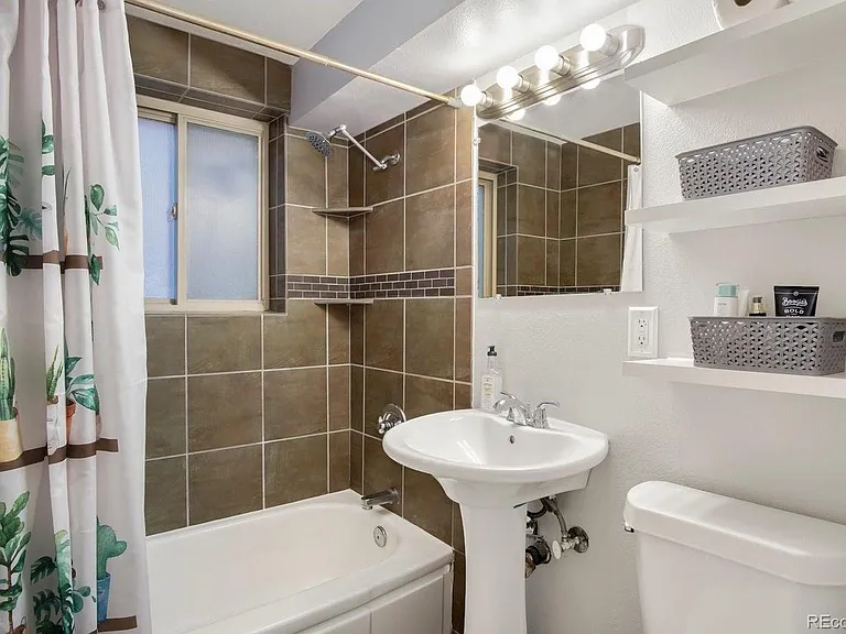271 N Grant St #101 — Photo 7