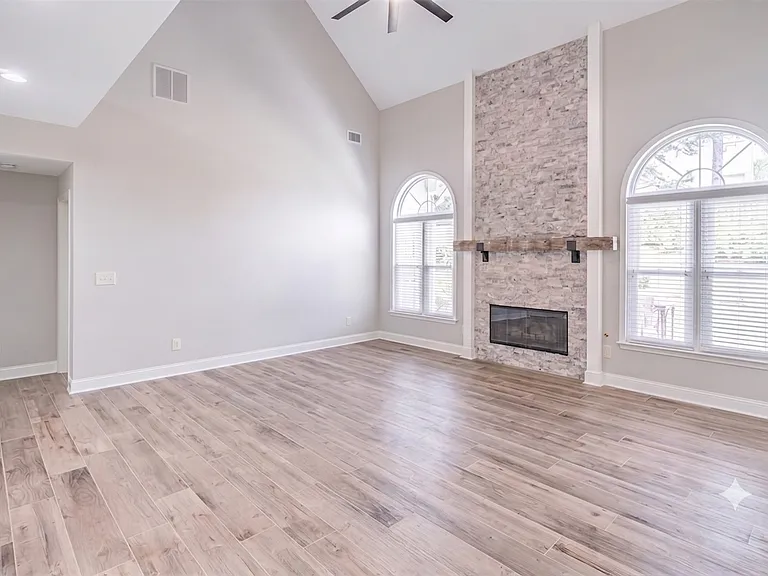 3913 Lost Oak Dr — Photo 6