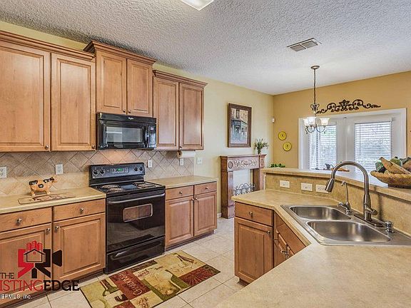 3rd image of 1842 Hollow Glen Dr