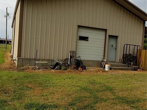 4th image of 926 Heather Ln