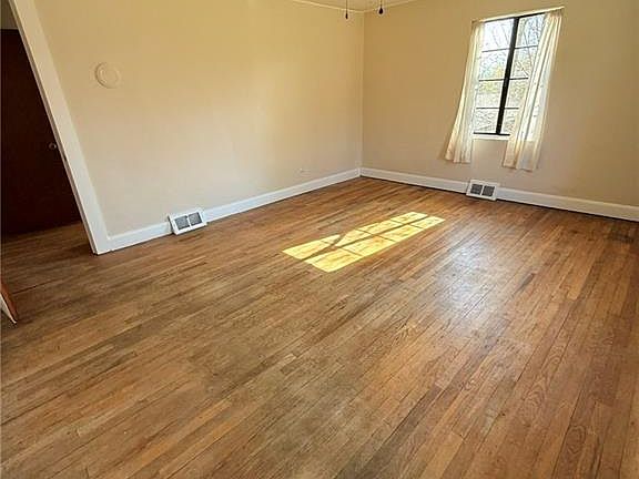 4th image of 722 Maiden Ln