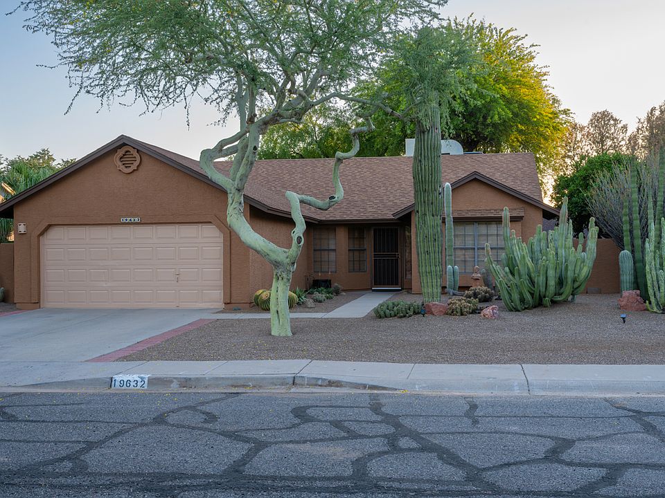Exterior front, all desert landscaping
