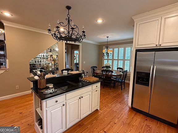 4th image of 1030 Walton Cir