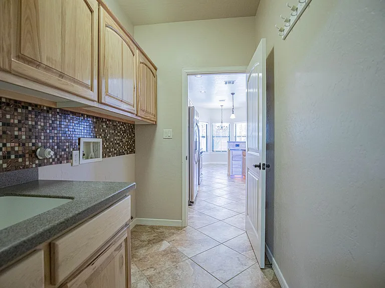 1124 Pajarito Dr — Photo 19