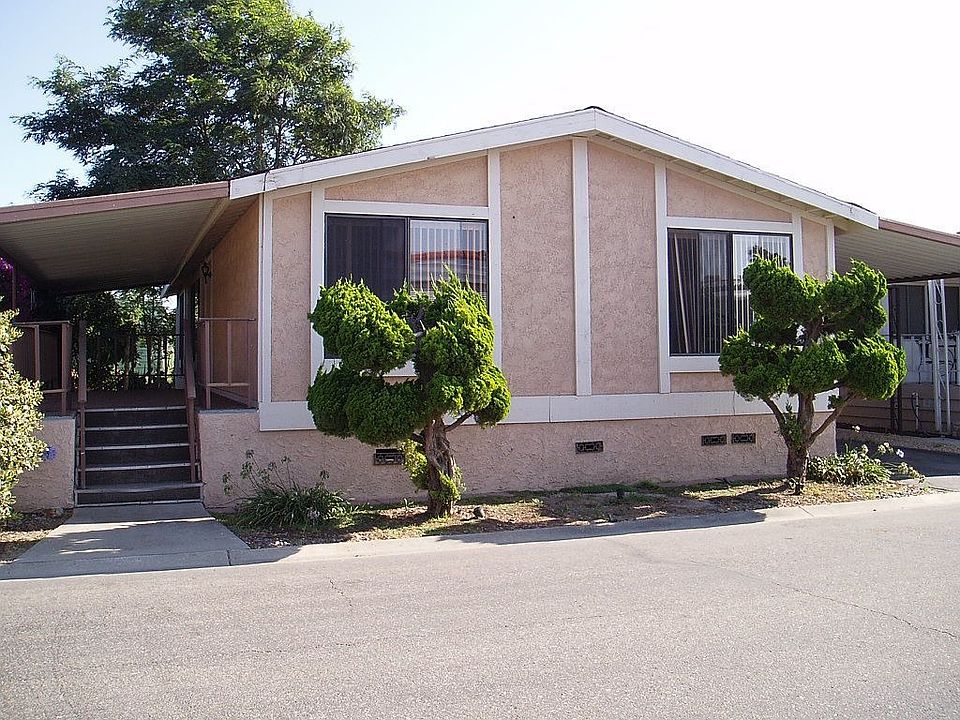102 Arrowhead - Front