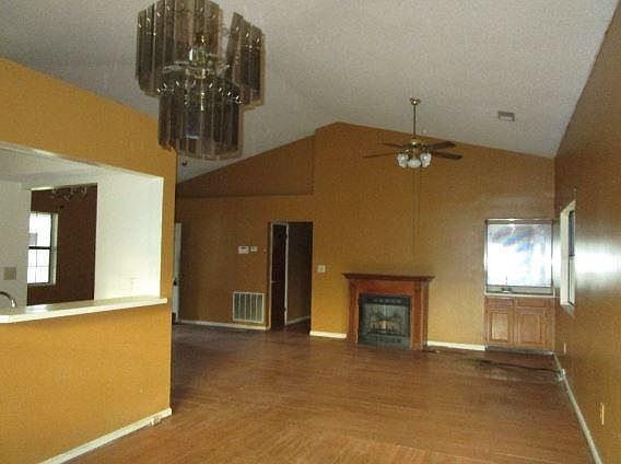 5th image of 1020 Martin Luther King Ln
