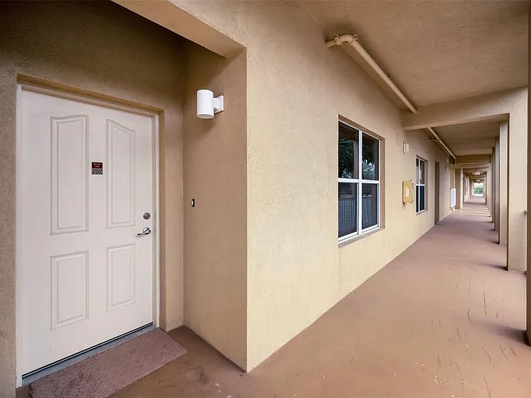 606 Wells Ct #202 — Photo 15