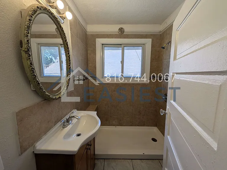 1604 E 43rd St — Photo 14