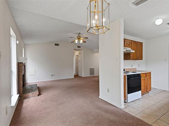4th image of 1406 Legget St