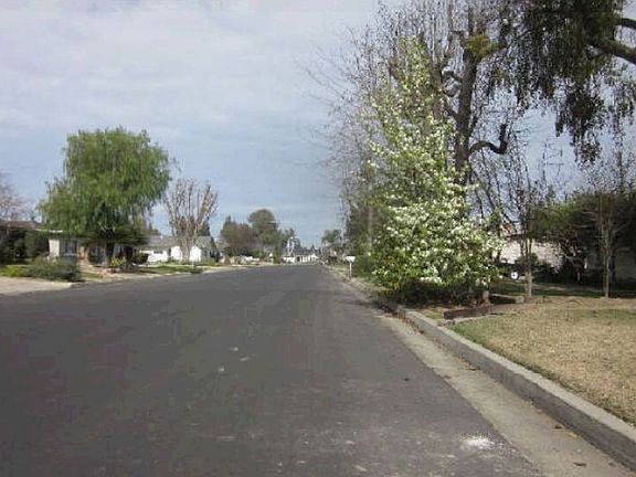 Exterior Neighborhood (street photo)