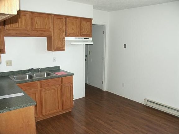 3rd image of 1266 Oak Park Dr