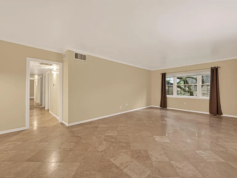 2600 Bellefontaine St #B24 — Photo 6