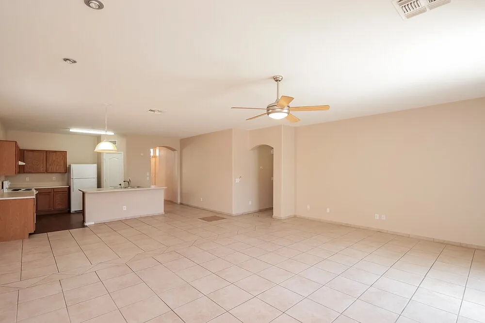 4 bed, 2.0 bath, 2071 sqft, $2,255 — Photo 3