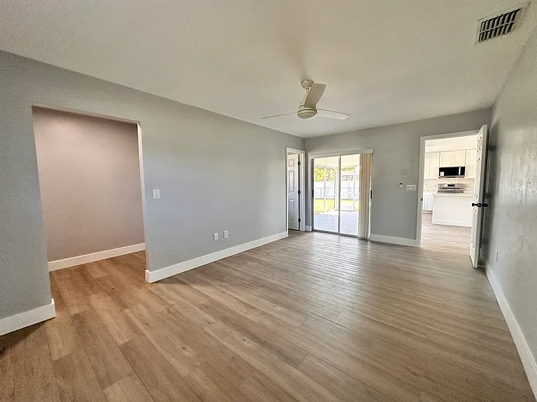 4005 SW 2nd Ct — Photo 13