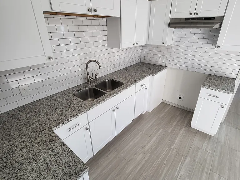 647 Hammond Ave — Photo 9