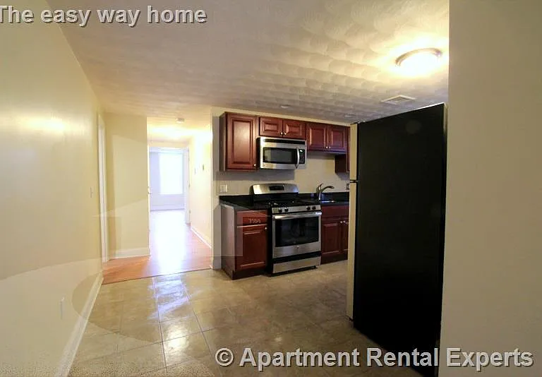 4 Douglass St #2 — Photo 1