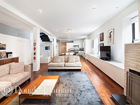 3rd image of 120 W 18th St #B
