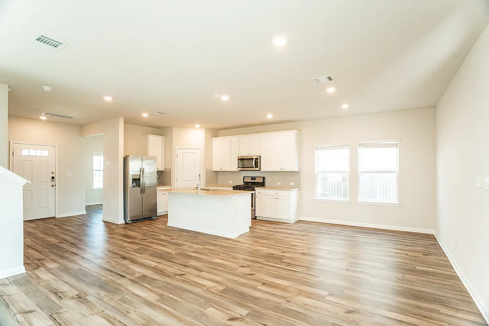3 bed, 2.5 bath, 1477 sqft, $2,360 — Photo 4