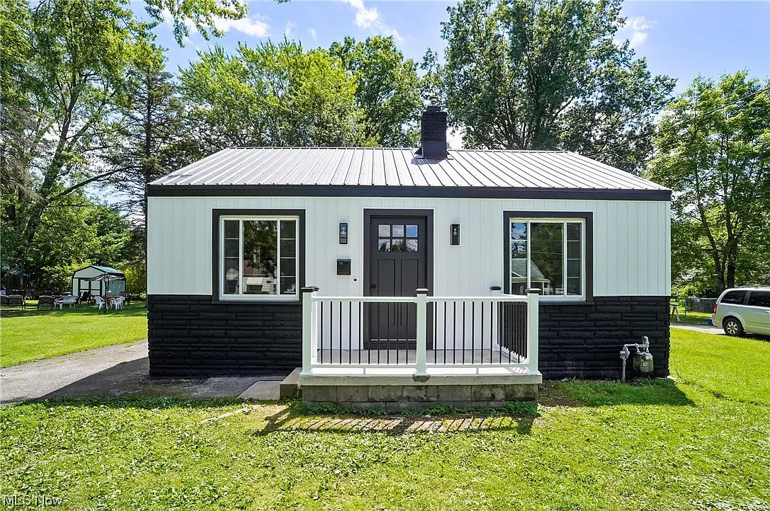 165 Mansell Dr photo 1