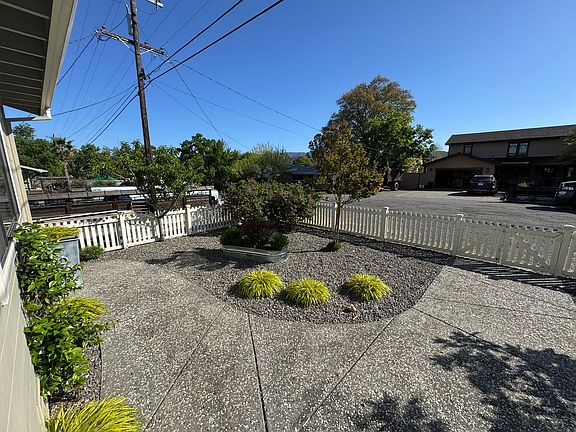 3rd image of 19250 Hickory St