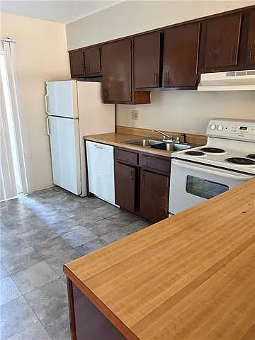 2 bed, 1.5 bath, 1200 sqft, $1,350 — Photo 3