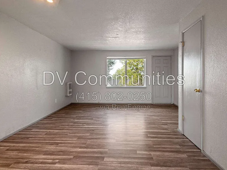 389 NE 10th St #22 — Photo 3