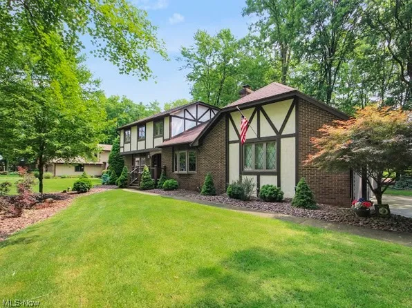3146 Autumnwood Trl, Poland, OH 44514