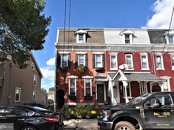 3rd image of 435 Walnut St