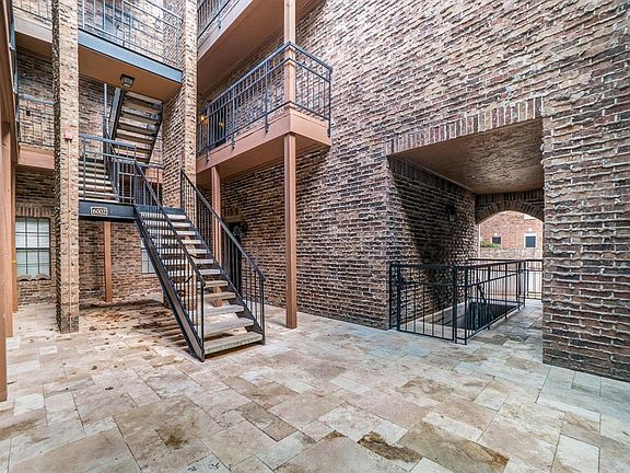 3rd image of 6002 Auburndale Ave APT F