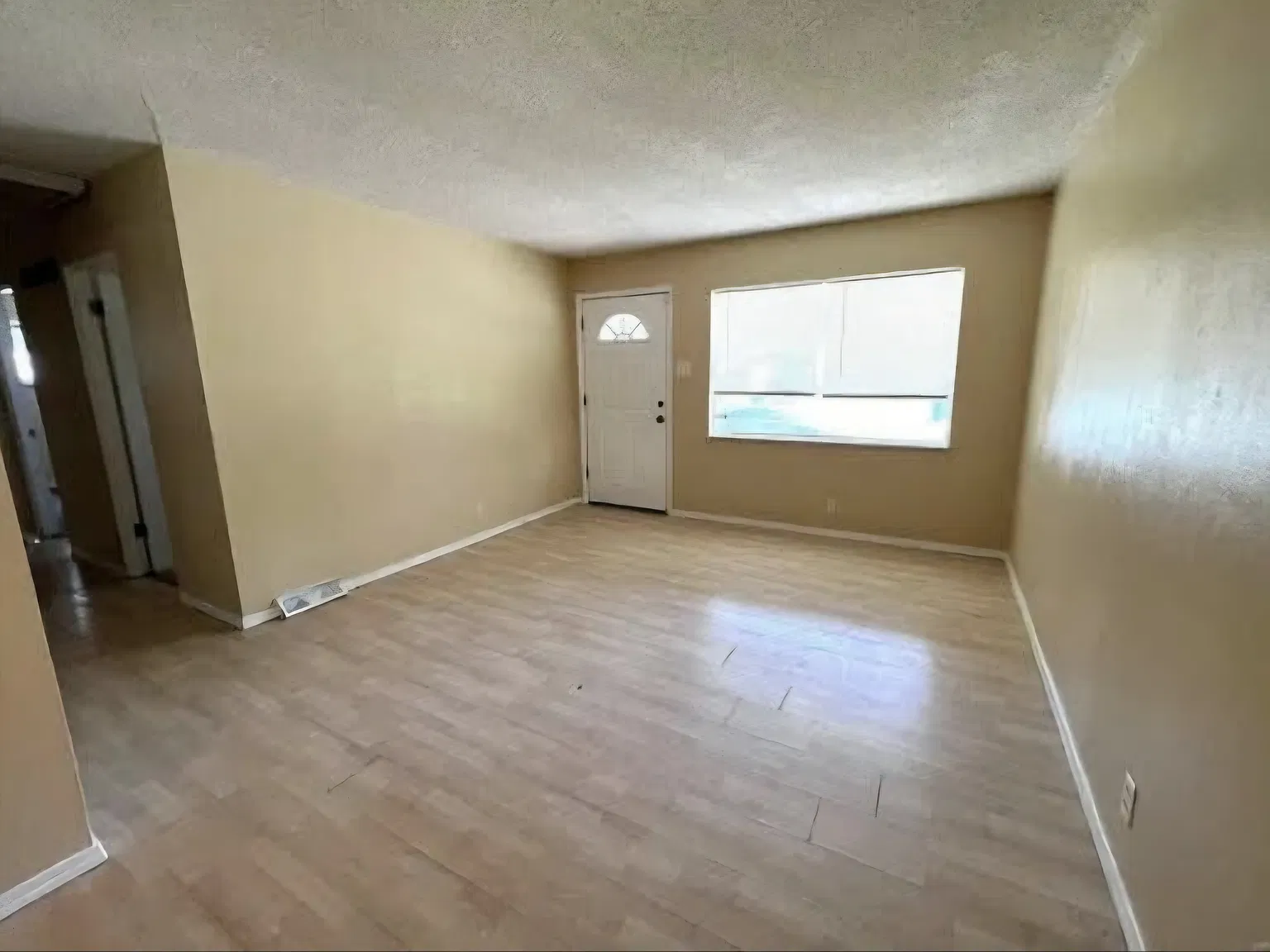 3 bed, 873 sqft, $995 — Photo 4
