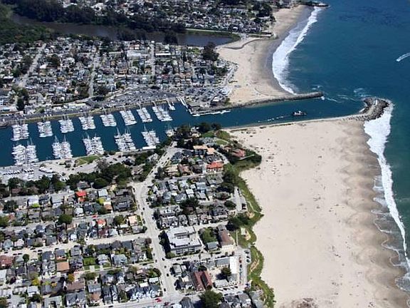 4 Houses from the Sea