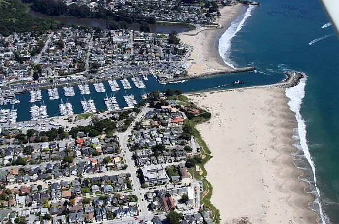 4 Houses from the Sea