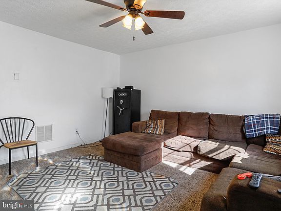 5th image of 616 Massanutten Ave