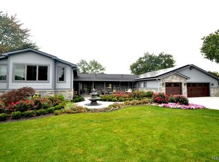 3120 Edgewood Park Dr, Commerce Township, MI 48382