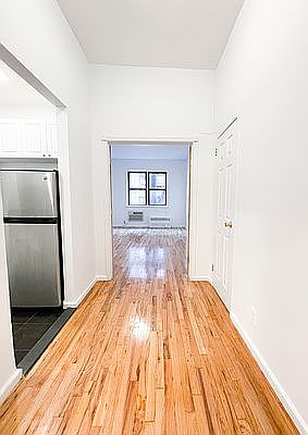 4th image of 420 E 82nd St APT 2L