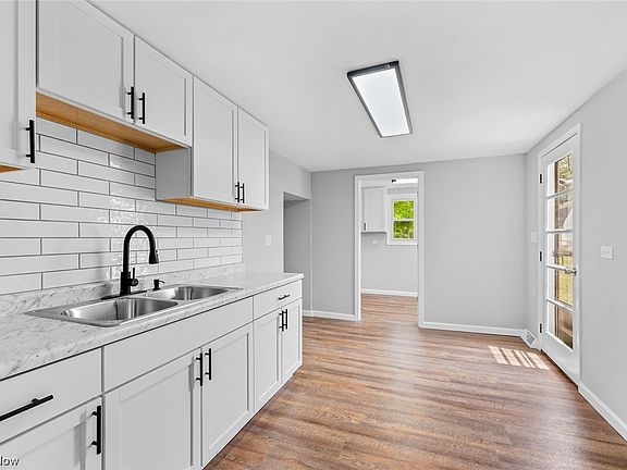 2nd image of 4016 Victory Ave