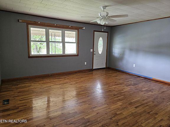 4th image of 306 Wilson Hurst St