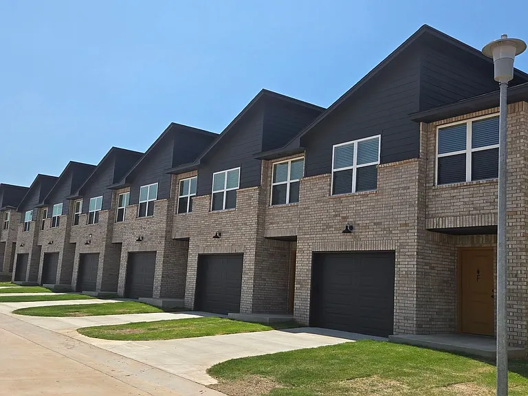 Reserve on 29th Townhomes — Photo 40