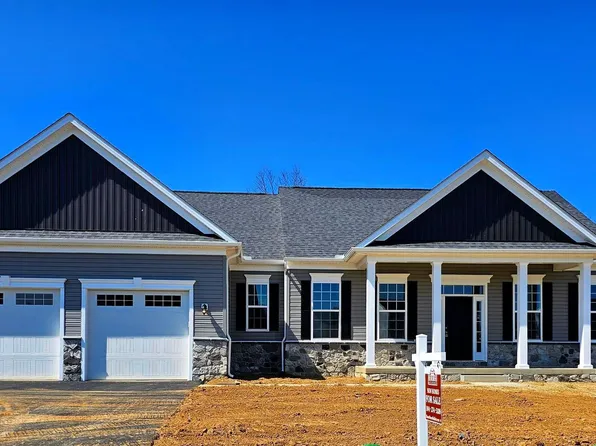 143 Chesterfield Dr, Falling Waters, WV 25419