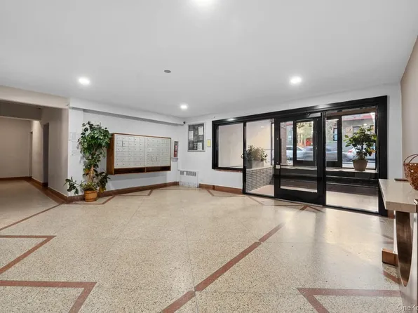 2830 Briggs Avenue image 9 of 13