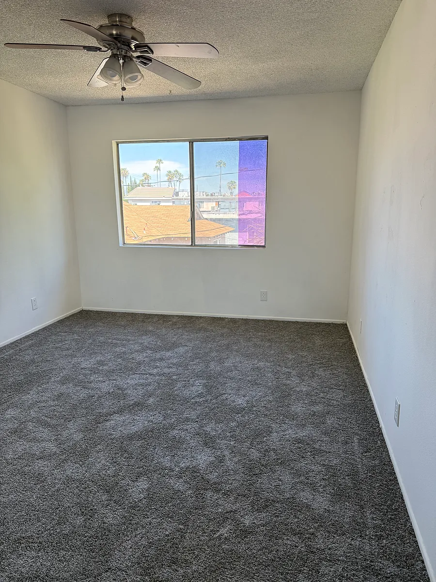 Building Photo - 6624 Woodley Ave #205