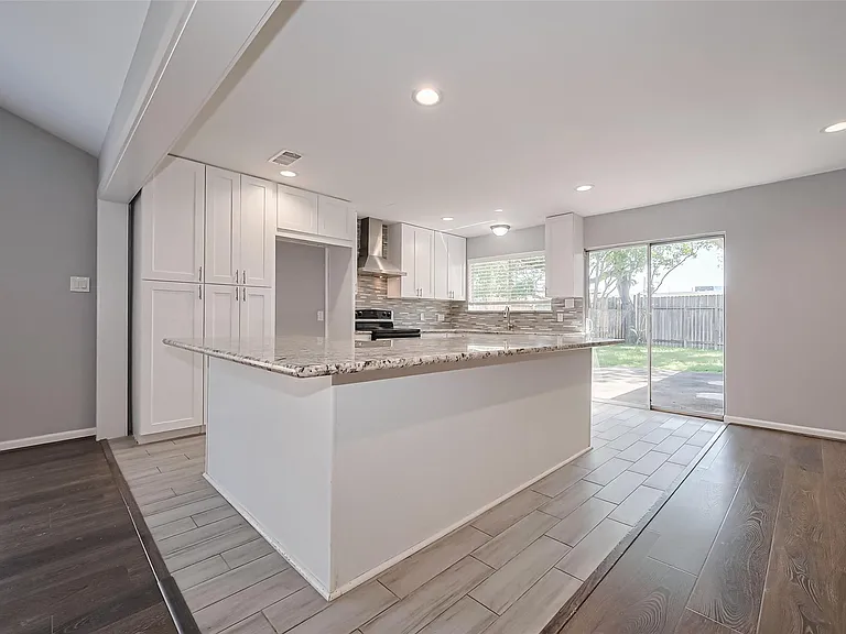 319 Gentilly Dr — Photo 7