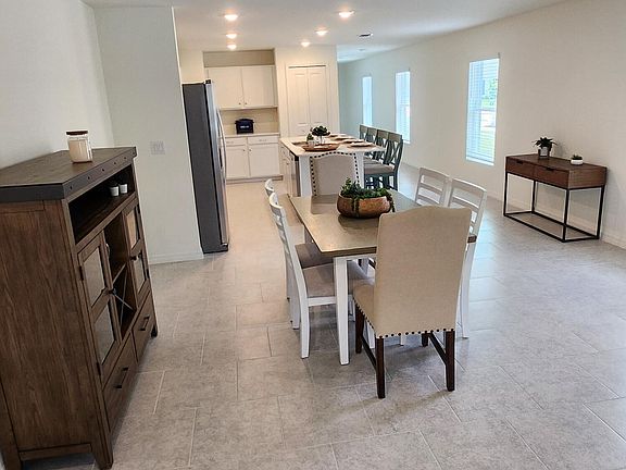 4th image of 561 Richmond Cir SW