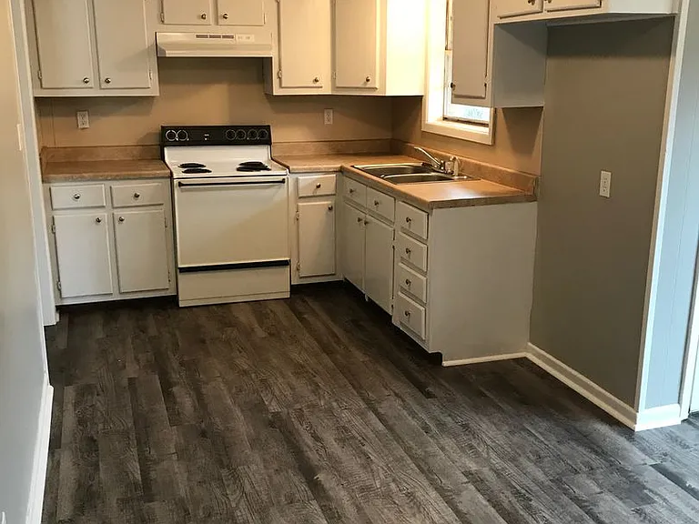 601 Robbins St — Photo 5